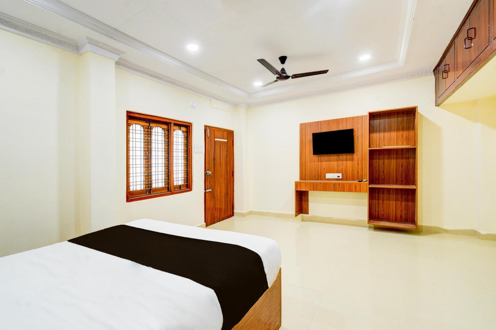 Hotel O D N Groups Sururnagar Exteriör bild