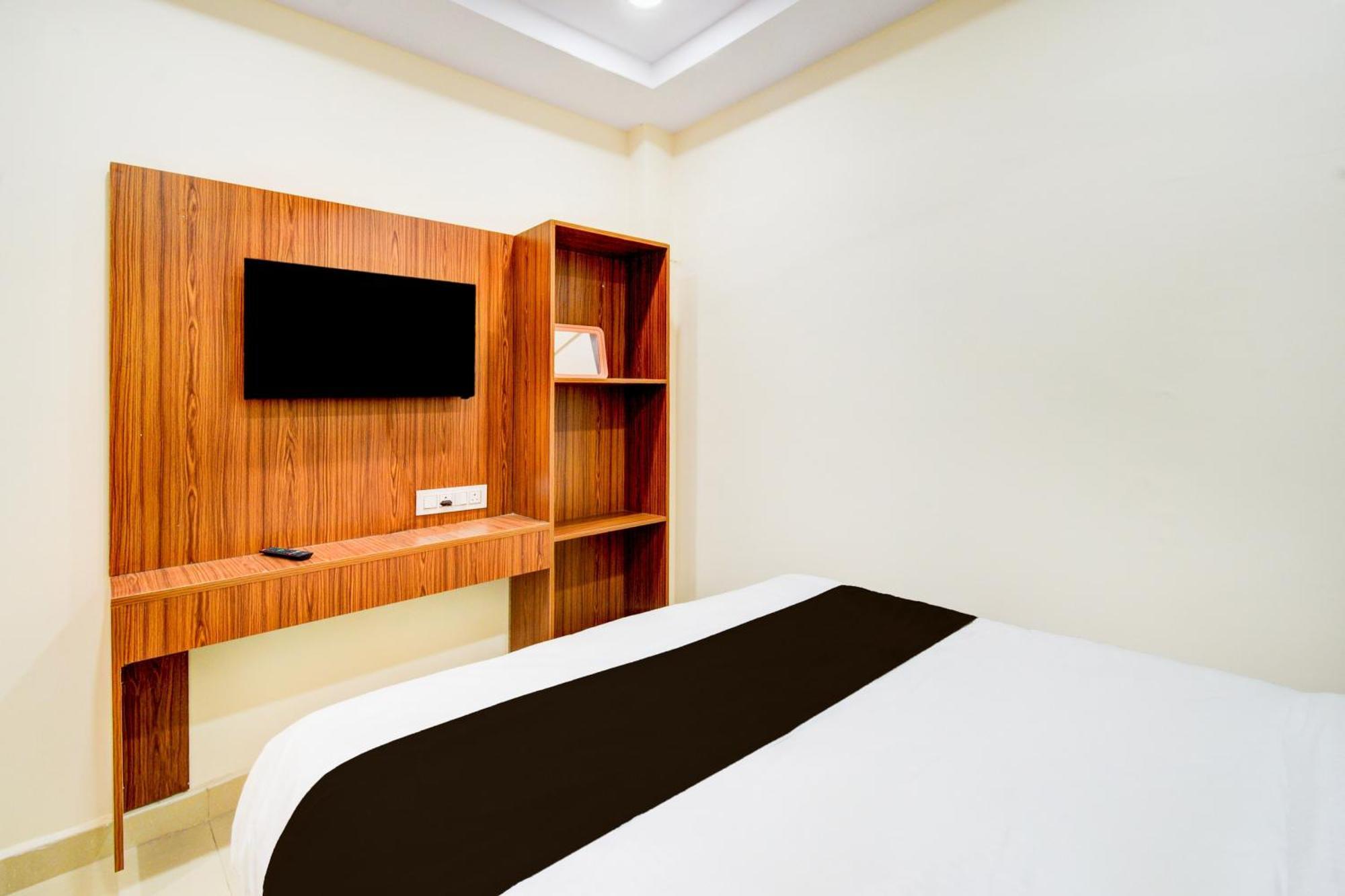 Hotel O D N Groups Sururnagar Exteriör bild